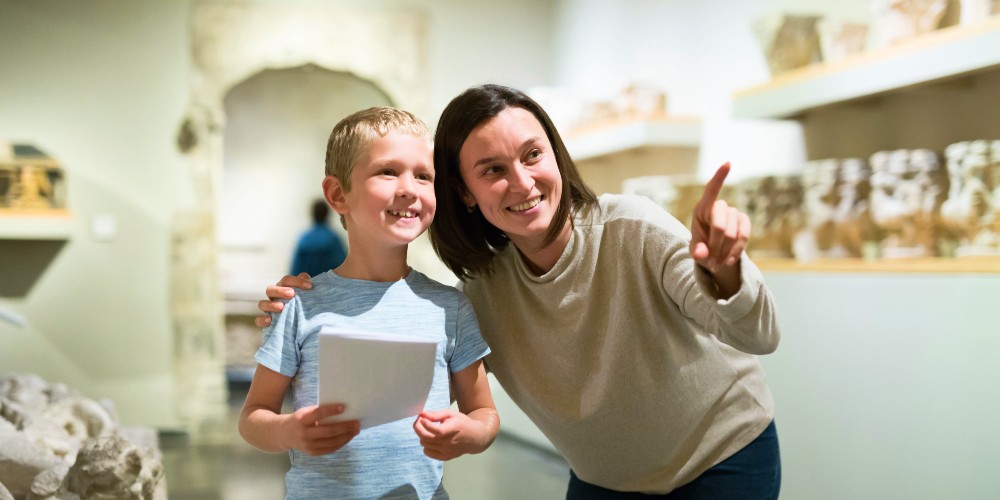 kids-and-tours-valencia-region-2022-mother-son-museum-visit