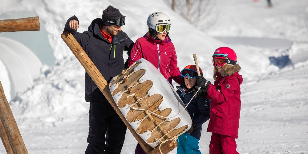 kids-banging-gong-yeti-snow-park-family-ski-holiday-trois-vallees-france-2022