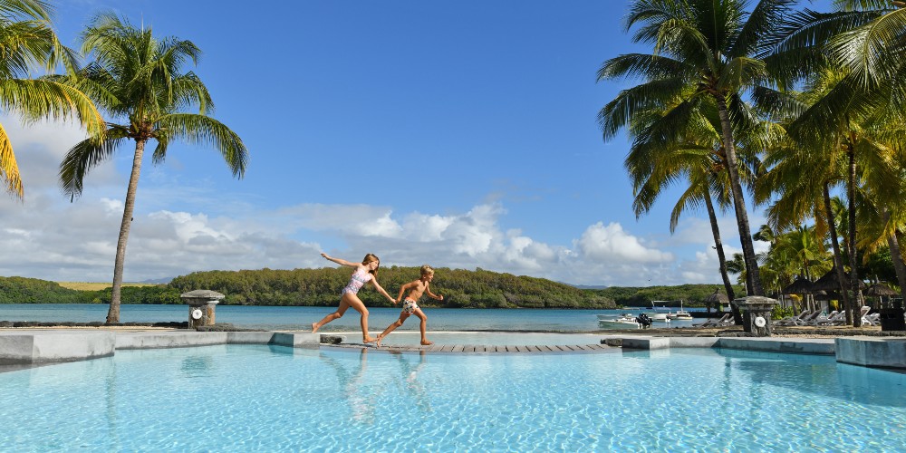 kids-swimming-pool-mauritius-holiday-resort-beachcomber-2022