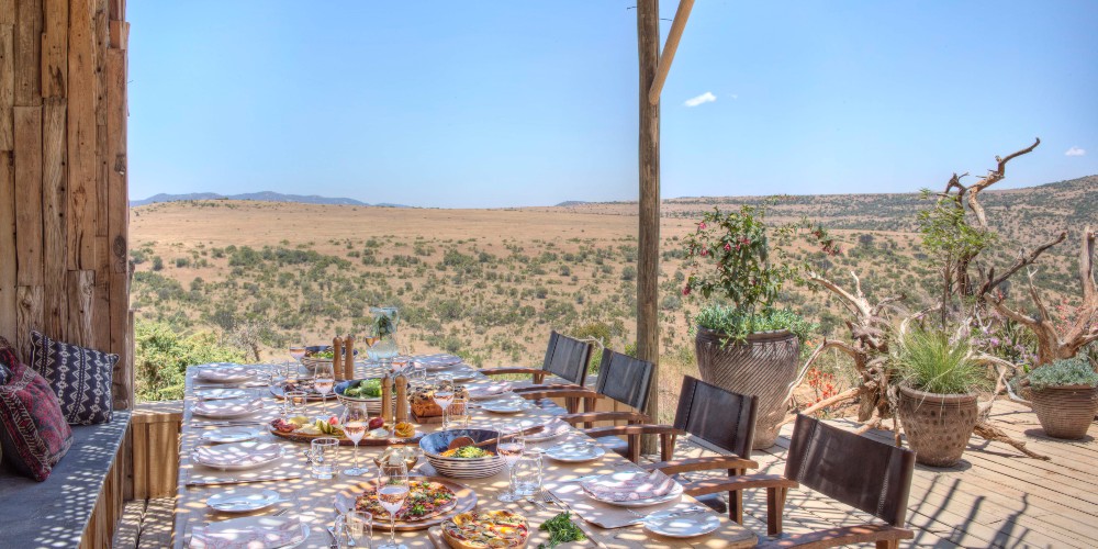 dinner-table-veranda-lengishu-kenya-scott-dunn