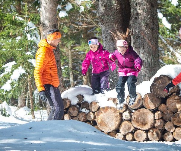 family-ski-holidays-isere-region-france-peak-retreats-credit-focus-outdoor
