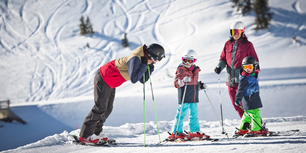 kids-mother-ski-instructor-naturhotel-forsthofgut-leogang