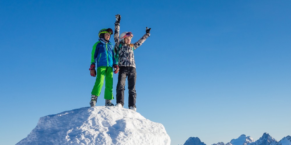 kids-mountain-top-celebrating-les-2-alpes-peak-retreats-credit-pierre-jayet