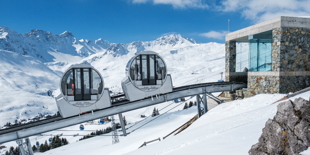 private-tschuggen-express-cable-car-arosa-ski-holidays-in-switzerland