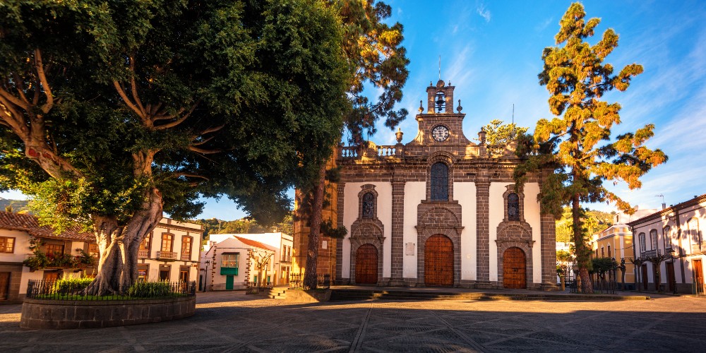 trero-main-square-gran-canaria-winter-sun-breaks-with-babies-2022