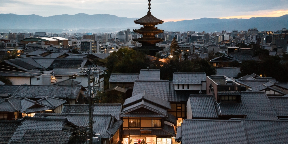 ancient-japanese-temples-kyoto-skyline-japan