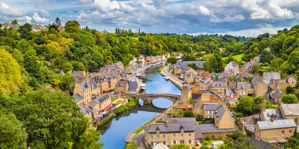 brittany-canals-bike-trails-dinan-france