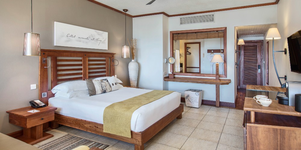 deluxe-bedroom-heritage-awali-resort-mauritius