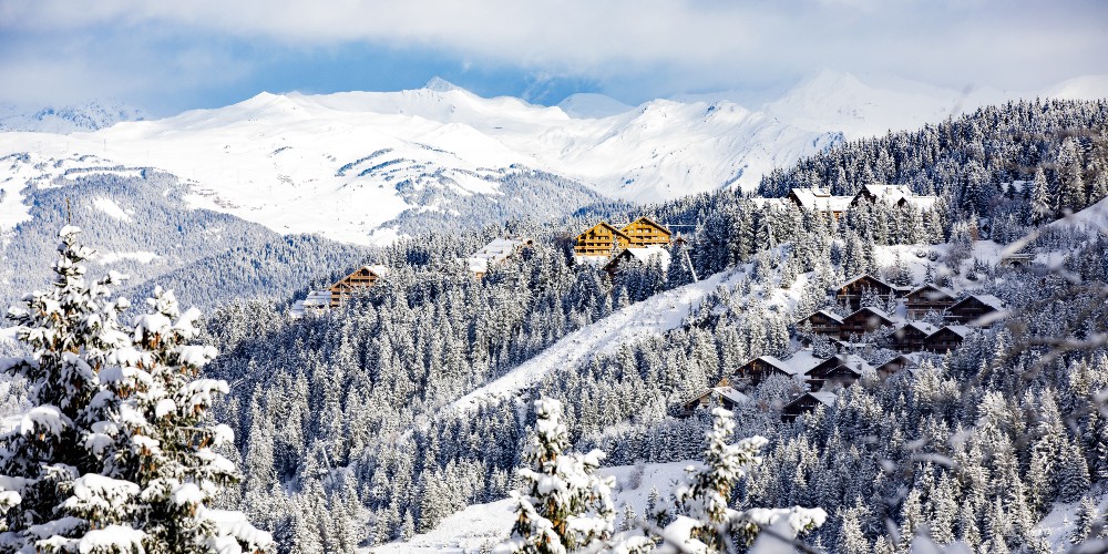 meribel-village-surrounded-by-snow-covered-forest-and-mountains
