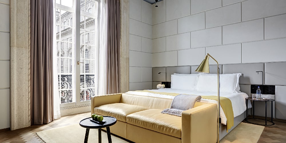 hotel-bedroom-with-views-over-regent-street-london
