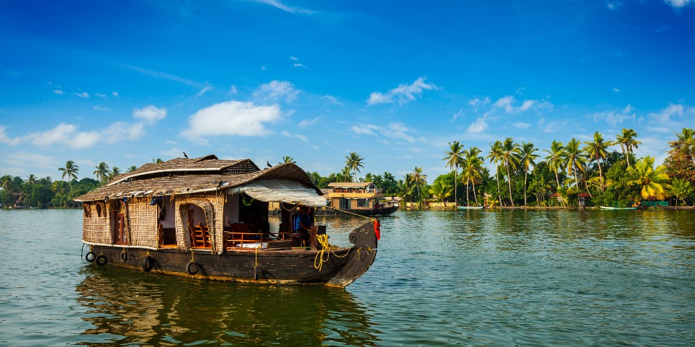 houseboats-backwaters-kerala-india