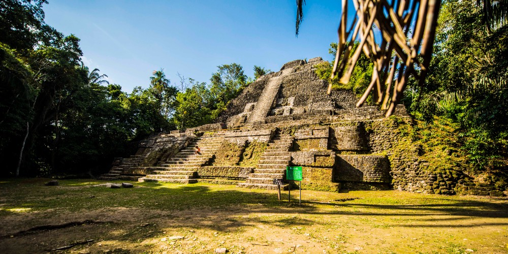 lamanai-mayan-pyramid