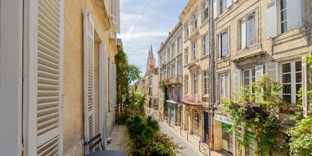 street-chartrons-district-south-west-france
