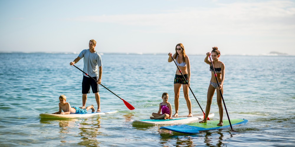 family-teenagers-younger-kids-paddleboarding