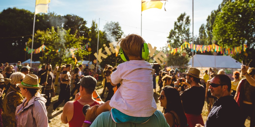 kid-with-ear-defenders-iow-summer-festivals-james-bridle-photography