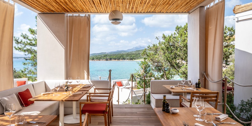 beach-club-restaurant-costa-smerelda-italy