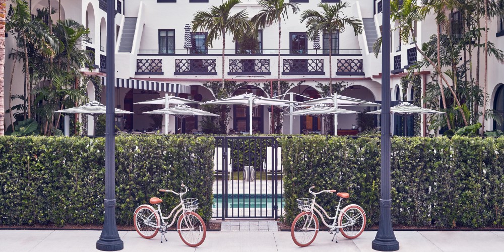 bikes-outside-white-elephant-hotel-palm-beach