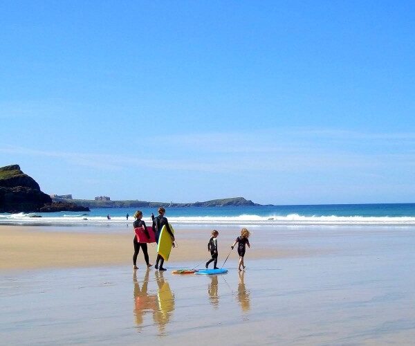 cornwall-holiday-sands-resort-whipsiderry-beach-family-body-boards