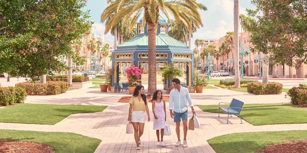 family-shopping-mizner-park-boca-raton-the-palm-beaches