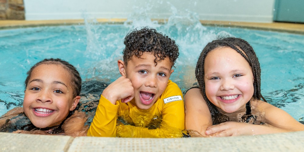 kids-splashing-indoor-pool-summer-2023