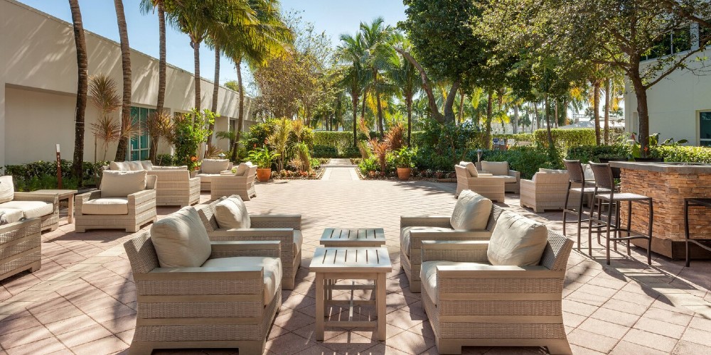 the-courtyard-by-marriott-the-palm-beaches