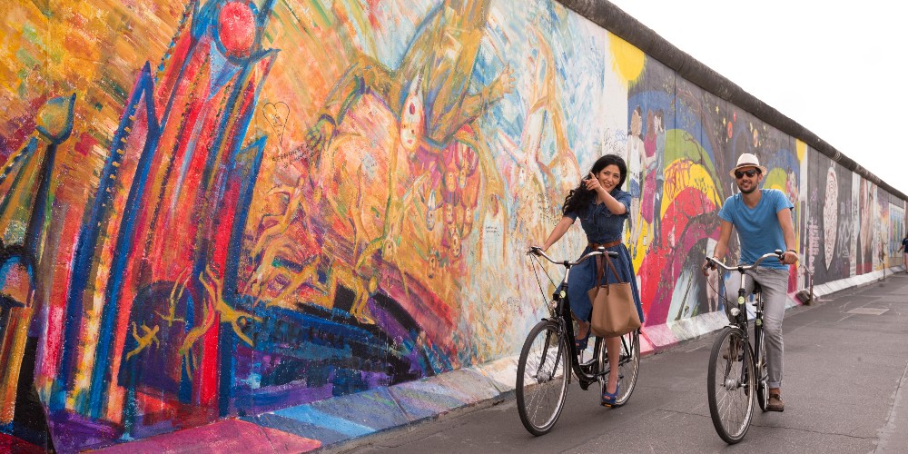 cycling-berlin-wall-copyright-visit-berlin-photographer-philip-koschel