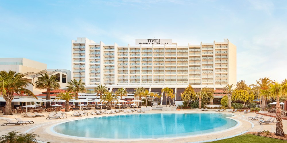 hotel-swimming-pool-beachfront-algarve-portugal