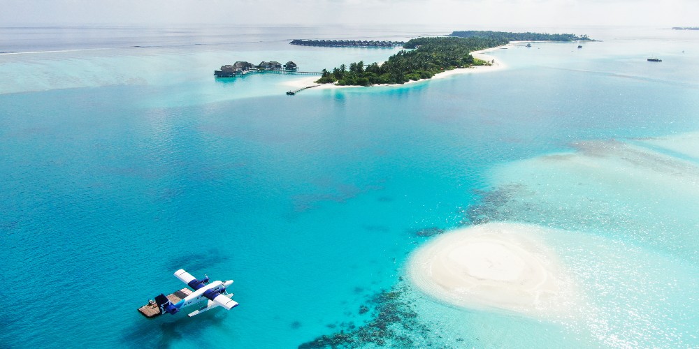 manta-air-plane-arriving-niyama-maldives