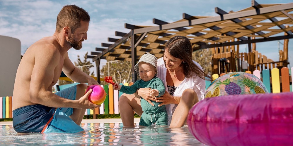 parents-with-baby-in-swimming-pool