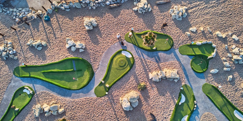 putters-mini-golf-course-seaside-england