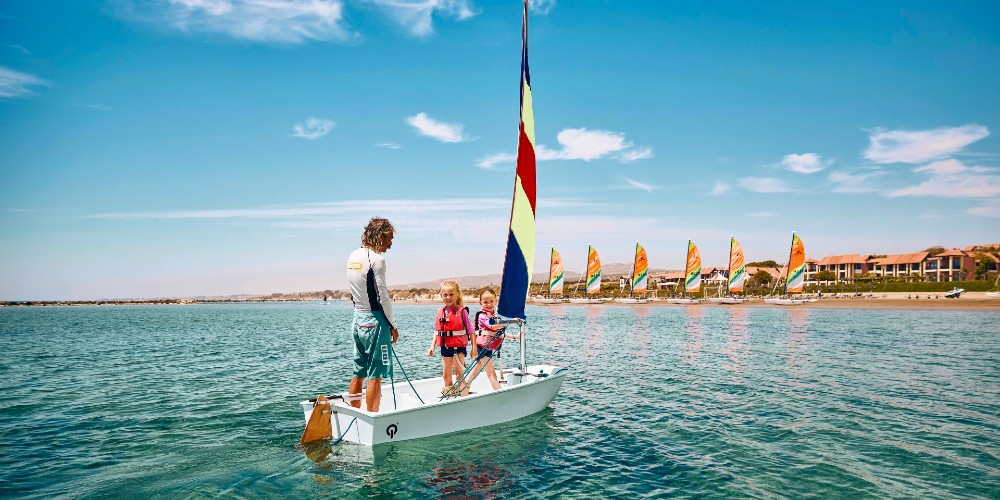 very-young-children-learning-to-sail-dinghy-mediterranean