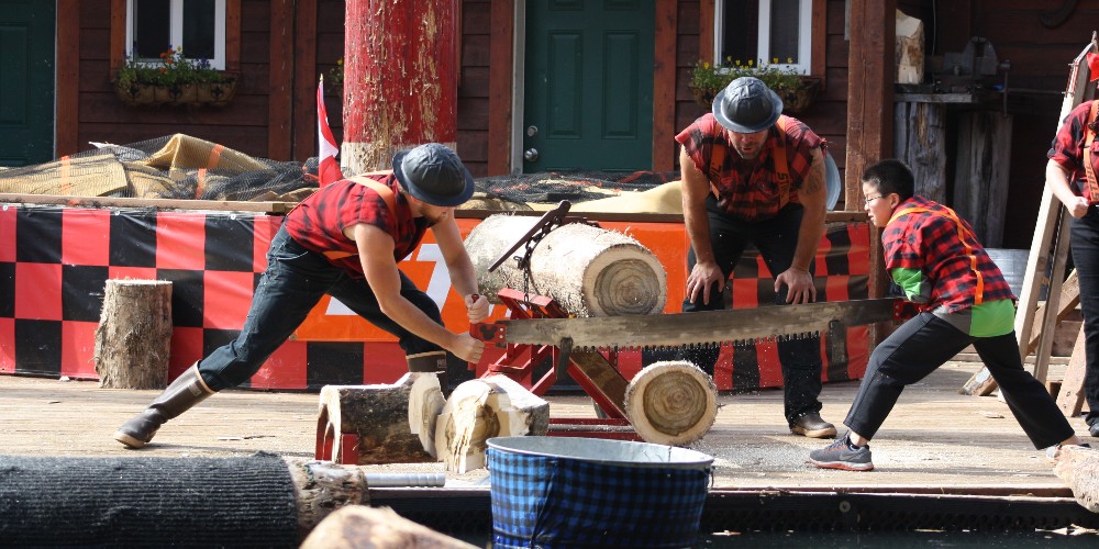 great-alaskan-lumberjack-show-sawing