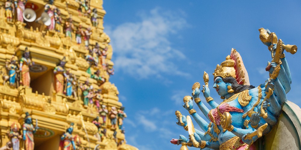 temple-with-statues-sri-lanka-kuoni-multi-generational-holidays