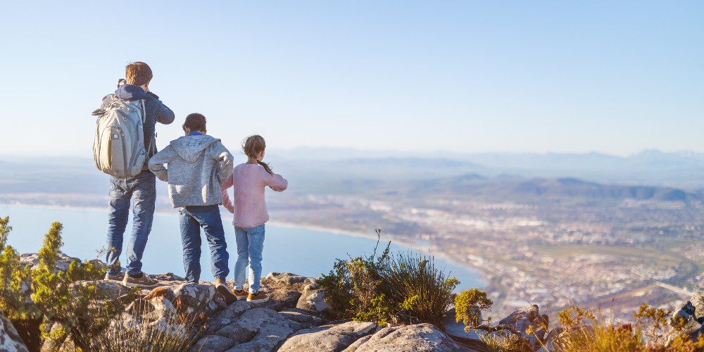 family-table-mountain-national-park-overlooking-cape-town