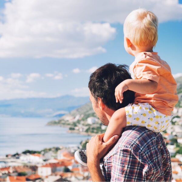child-on-fathers-shoulders-holiday-villas-croatia