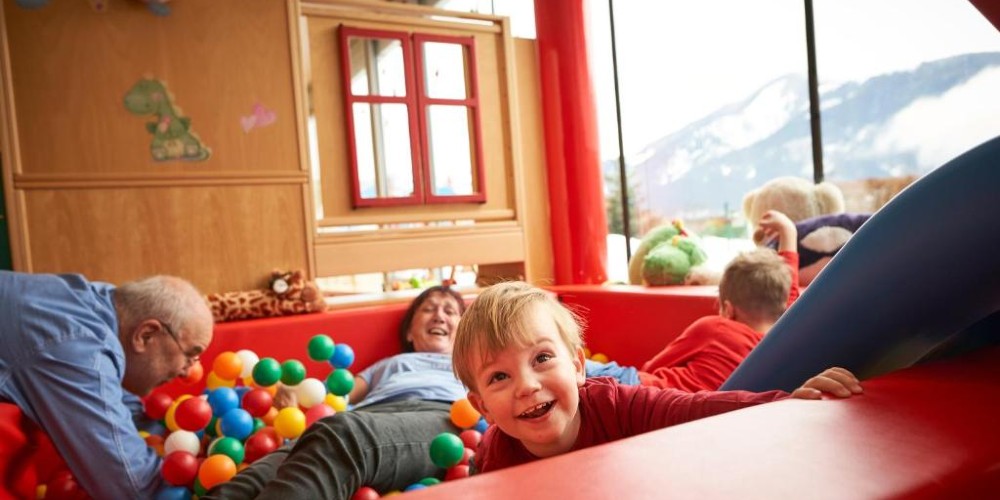kids-familotel-amiamen-salzburg-austria-ball-pool