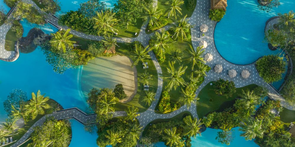 lagoon-pools-luxury-resort-indonesia