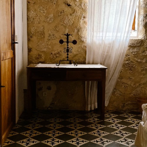 antique-mallorcan-floor-tiles-bedroom