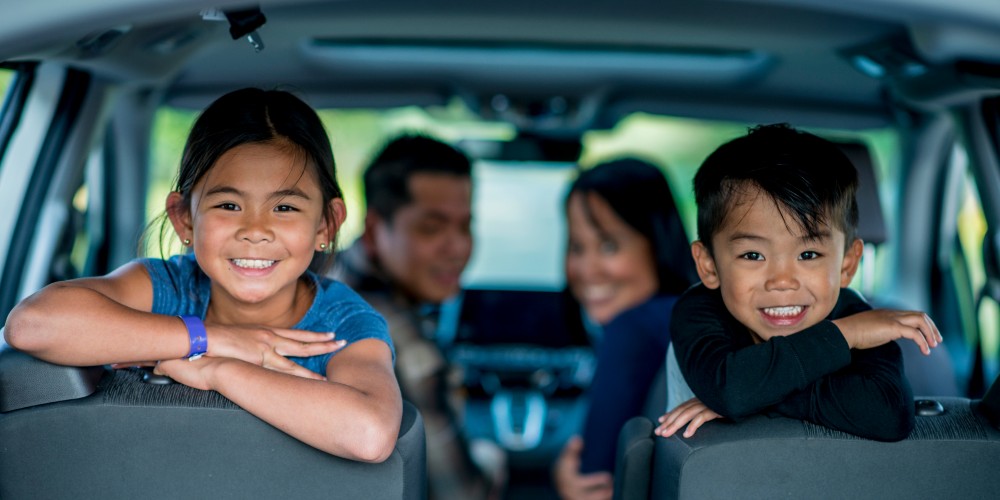 children-in-back-of-car