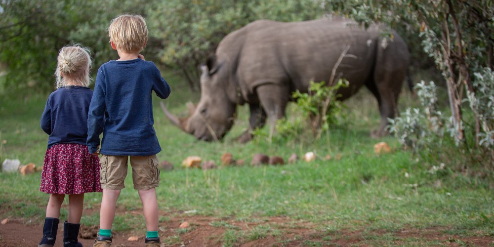 house-in-the-wild-kids-with-rhino-kenya