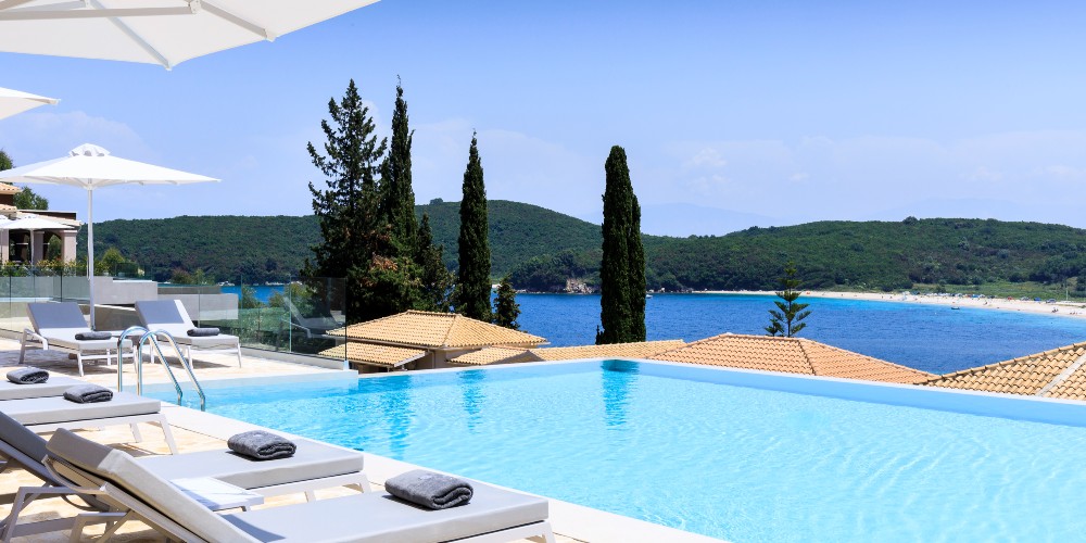 private-pool-exclusive-suites-bella-mare-hotel