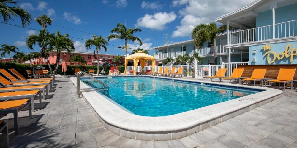 st-pete-beach-suites-pool