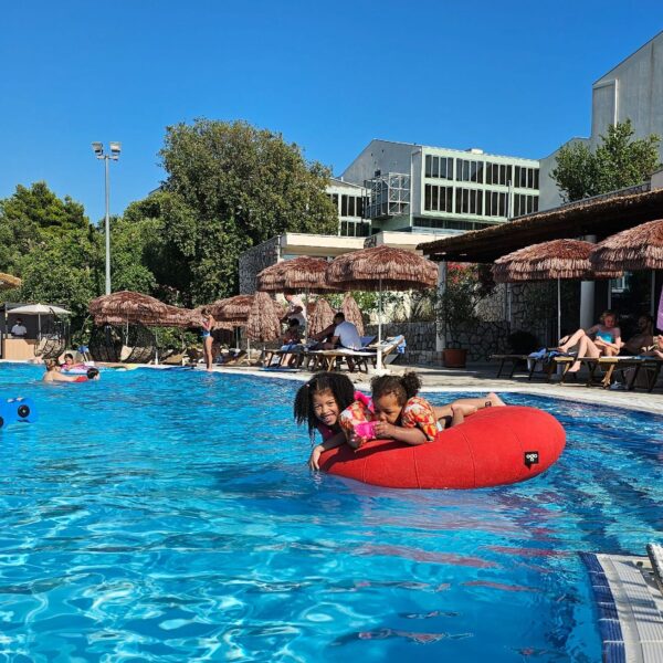 swimming-pool-valamar-tirena-hotel
