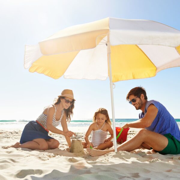 family-beach-loveholidays-red-sea