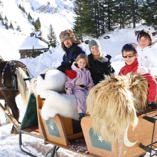 horse-drawn-sleigh-resort-of-avoriaz-credit-jacques-veckemans
