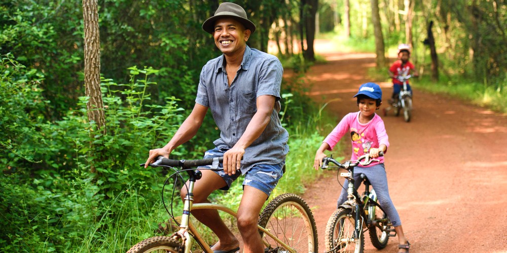 kids-cycling-the-mudhouse-sri-lanka-tour