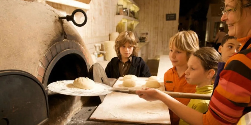 ferme-de-gally-baking-bread-with-kids