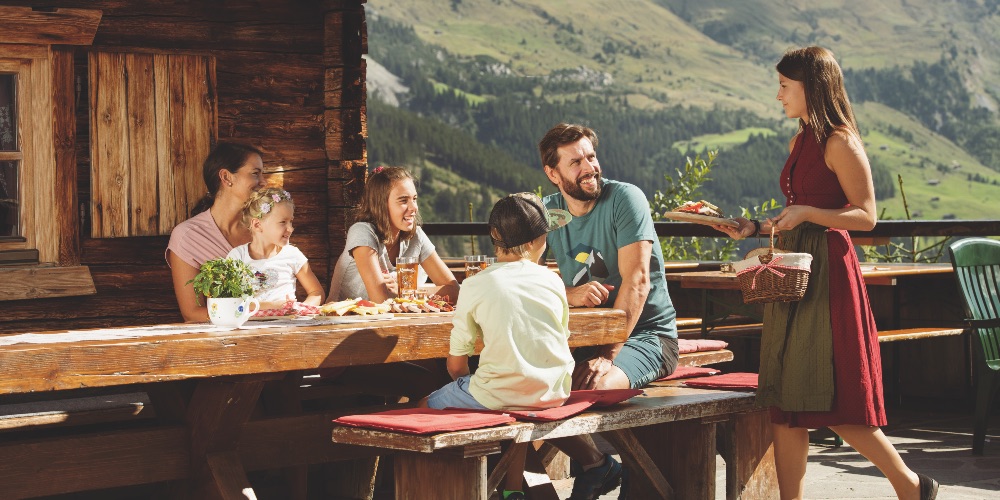 outdoor-dining-zillertal-tyrolean-alps
