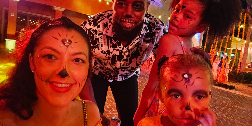 dia-de-los-muertos-facepaint-family-andaz-mayakoba