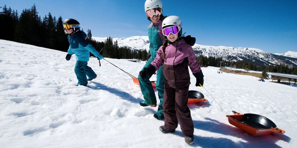 family-sledging-meribel-david-andre